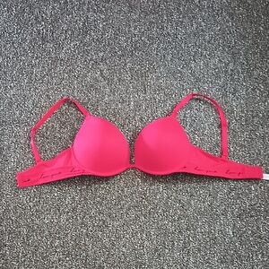 Victoria's Secret Red Bra 34DD Super Push Up Wear Everywhere Sexy Like New